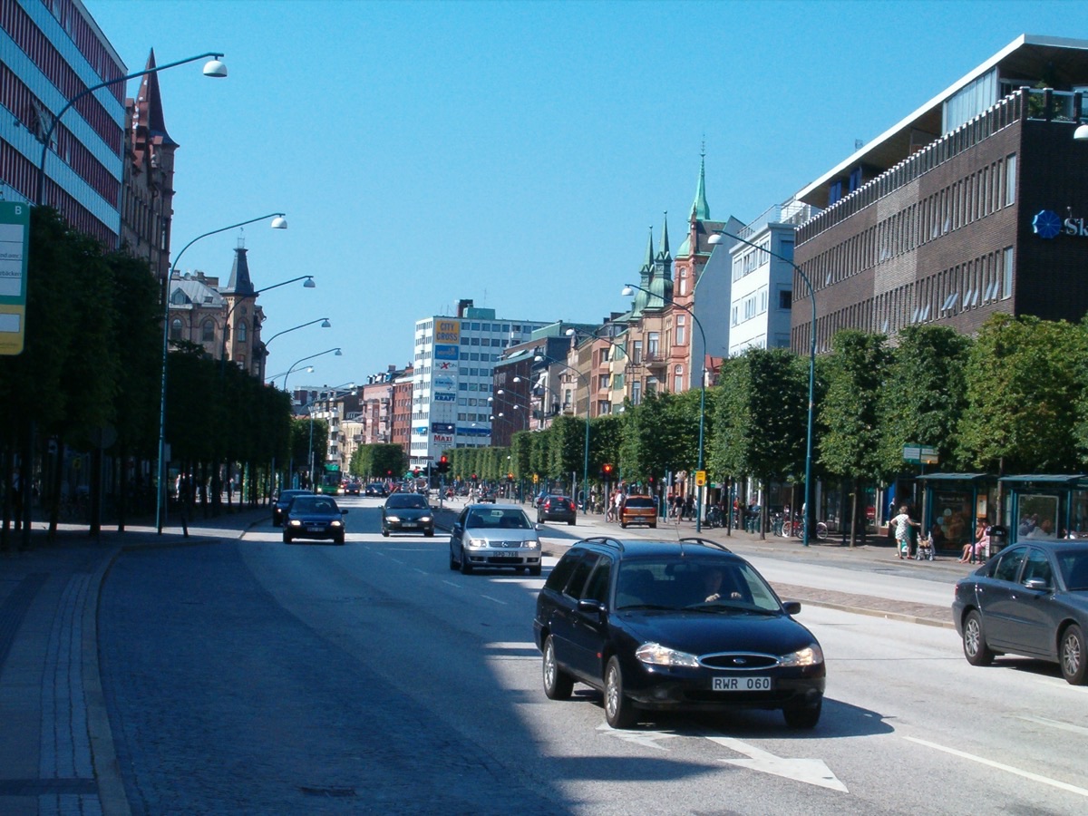 Drottninggatan im Zentrum von Helsingborg mit historischen Geschäftshäusern