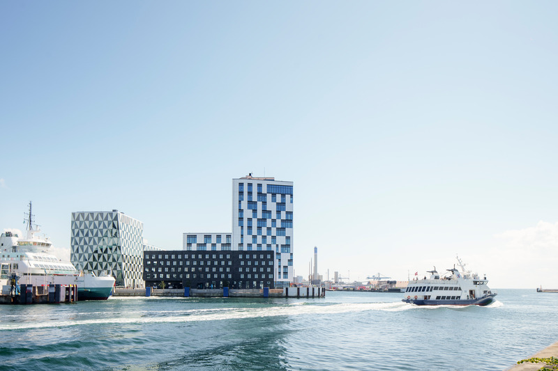 Panoramablick auf Helsingborg mit dem Kärnan-Turm und dem Hafen