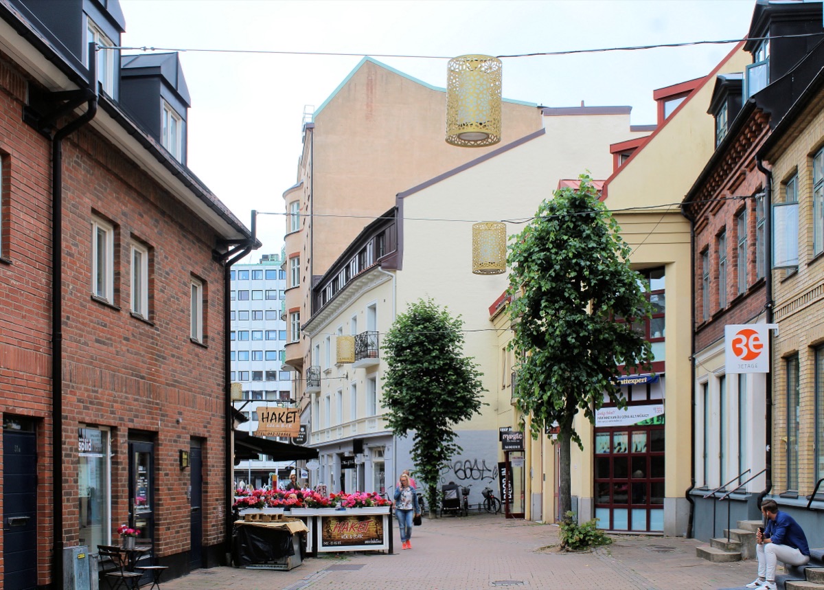Kullagatan, die Haupteinkaufsstraße in Helsingborg mit Cafés und Bäckereien