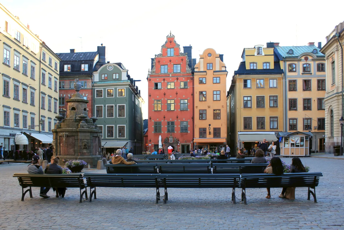 Bunte Giebelhäuser am Stortorget in der Stockholmer Altstadt Gamla Stan